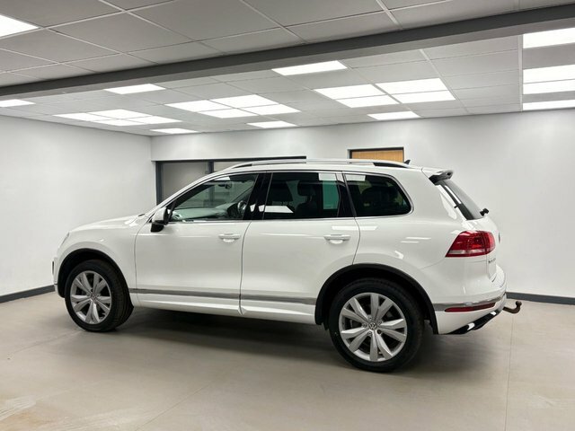 Volkswagen Touareg 3.0 Tdi V6 Bluemotion Tech R-line Suv T White #5