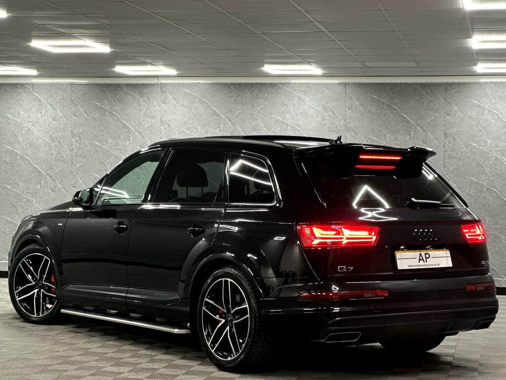 Audi Q7  Black #22