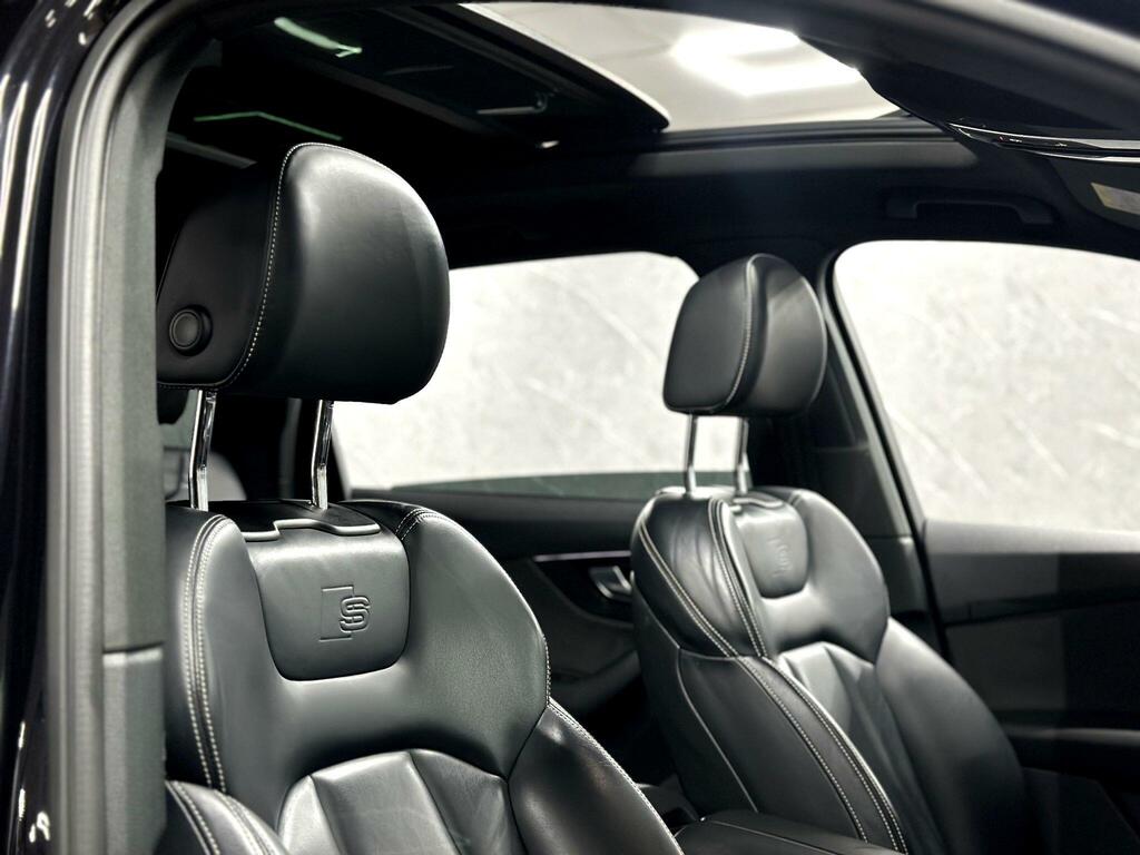 Audi Q7  Black #29