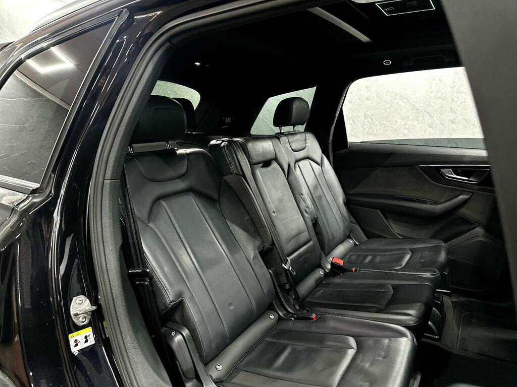 Audi Q7  Black #40