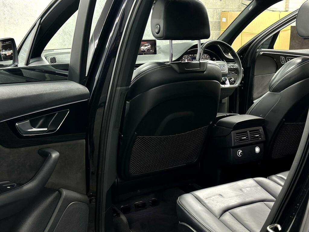 Audi Q7  Black #42