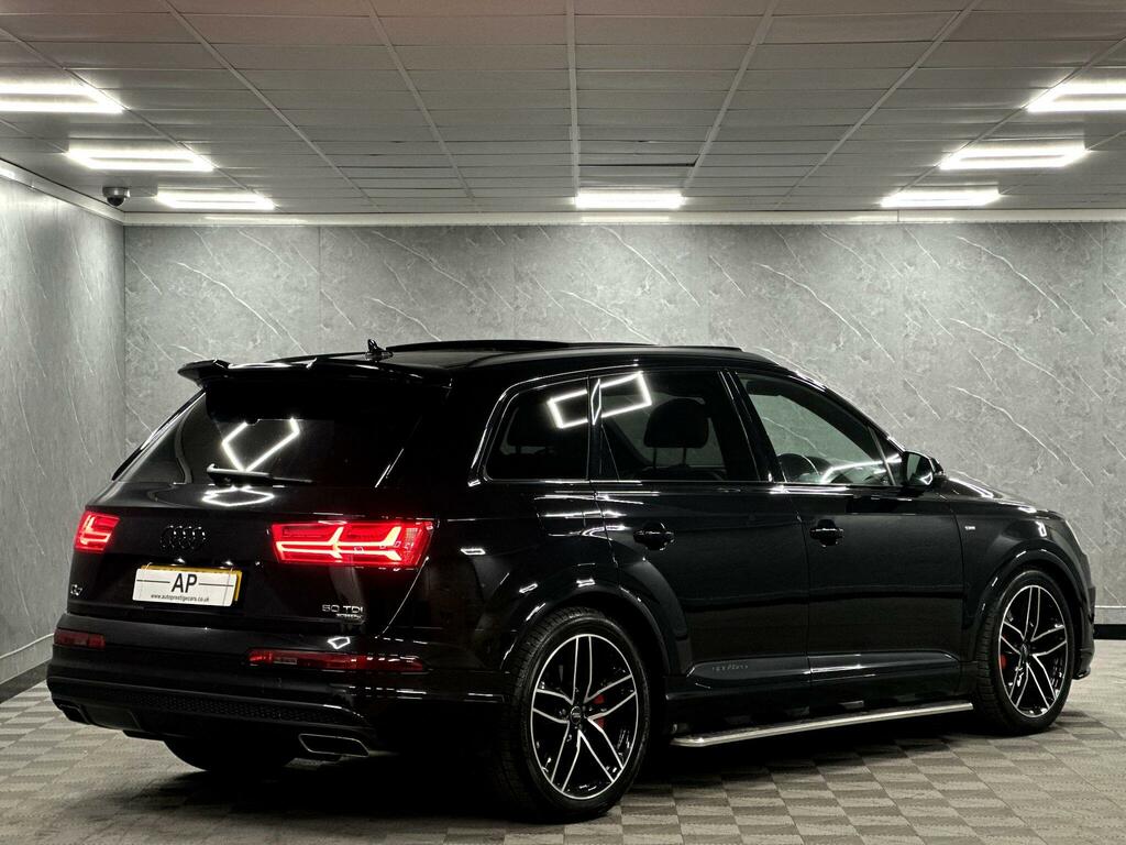 Audi Q7  Black #13