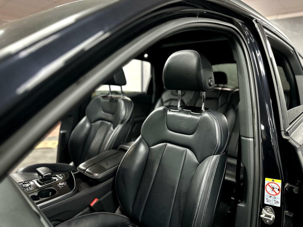 Audi Q7  Black #36