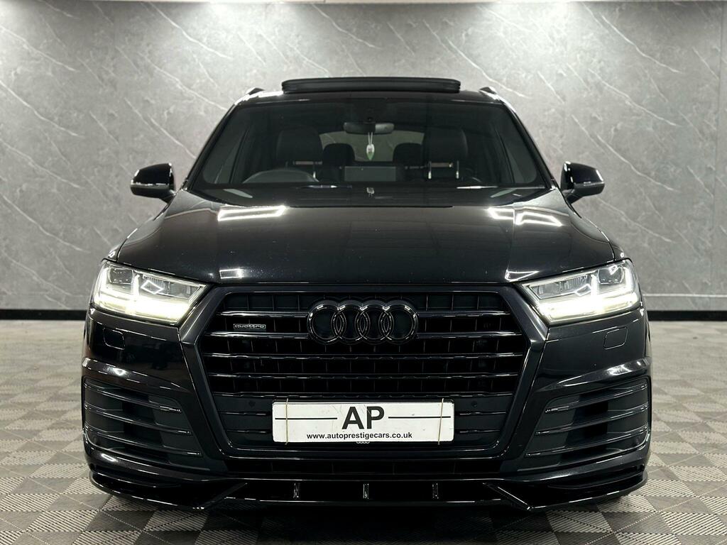 Audi Q7  Black #9