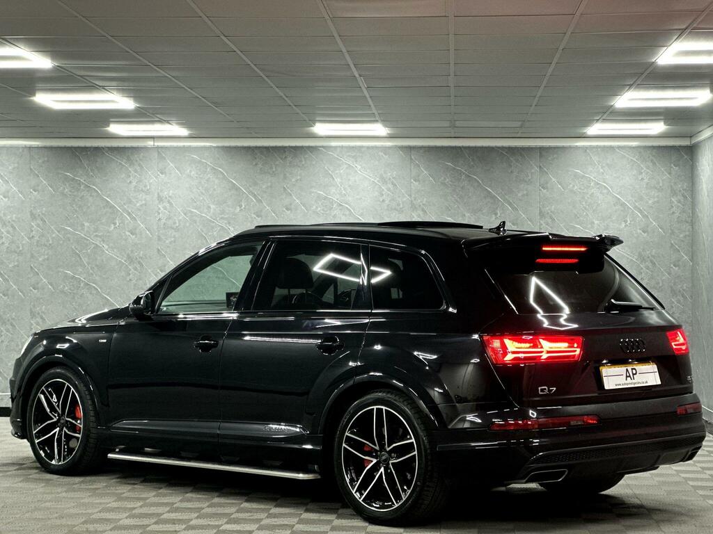 Audi Q7  Black #21