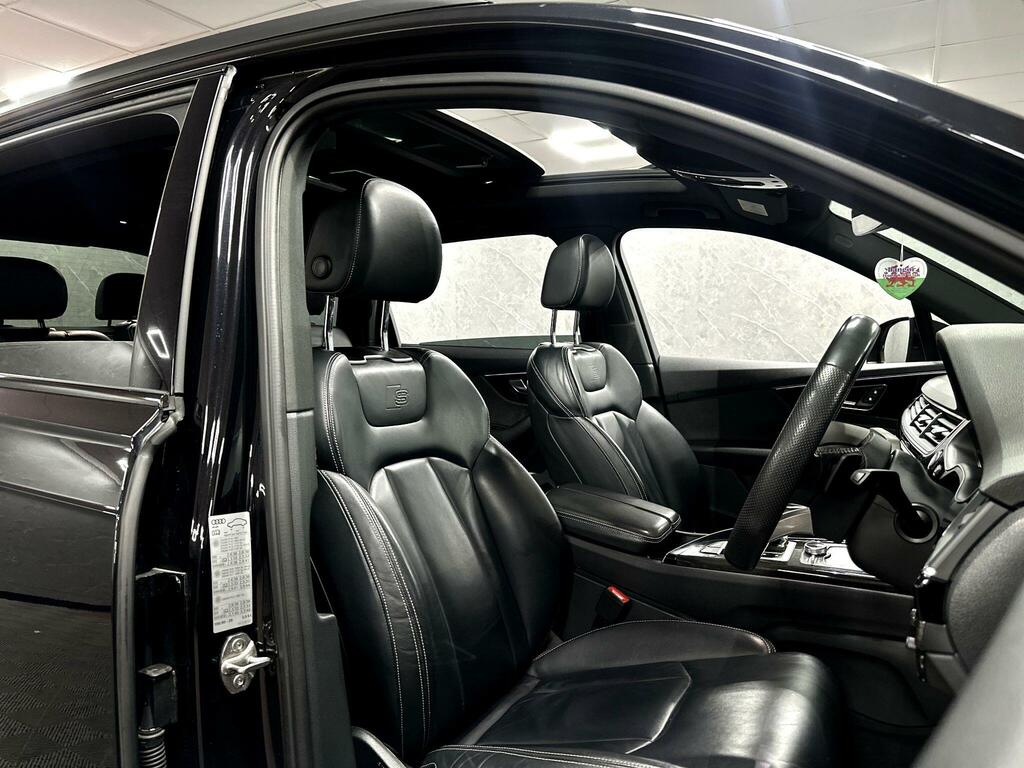 Audi Q7  Black #30
