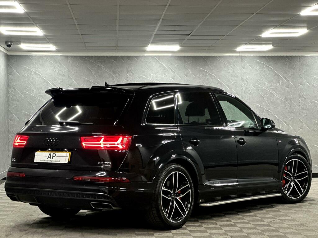 Audi Q7  Black #14