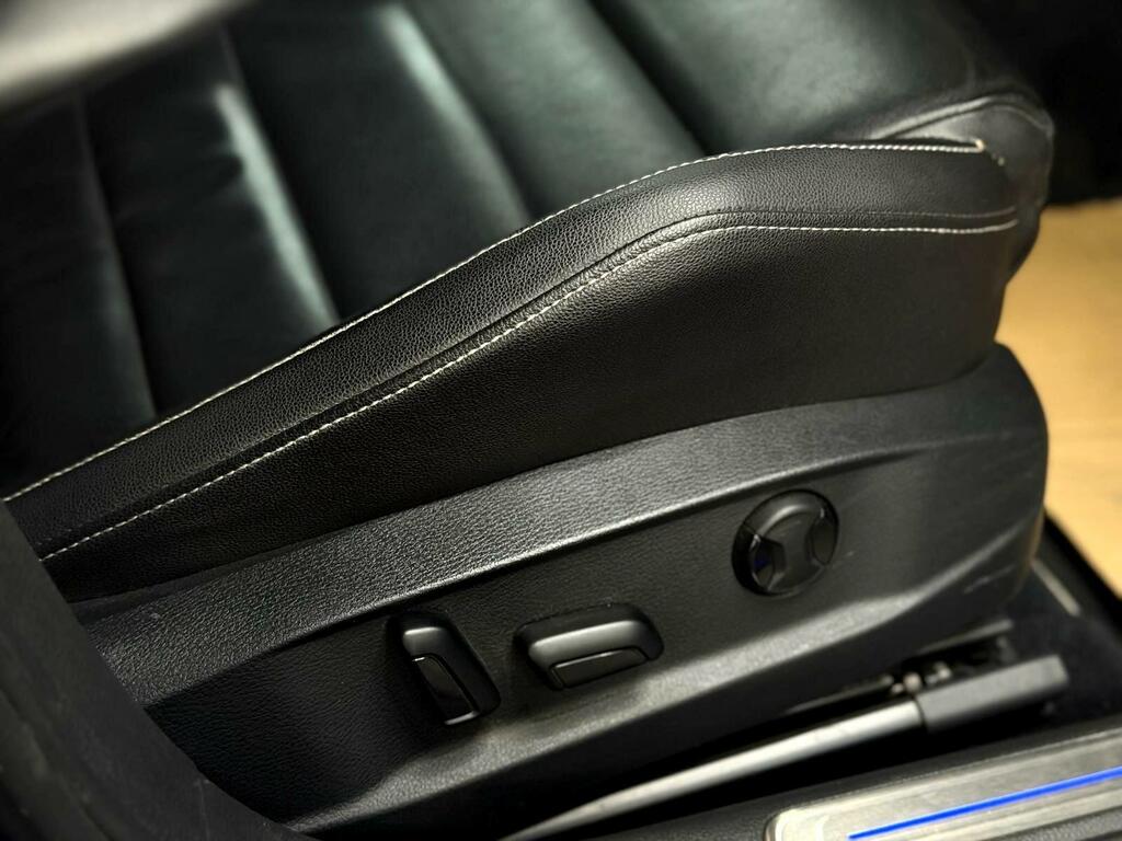 Volkswagen Golf Golf R Blue #29