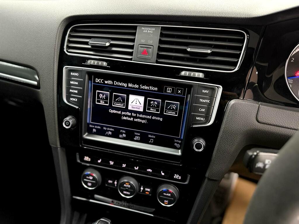 Volkswagen Golf Golf R Blue #40