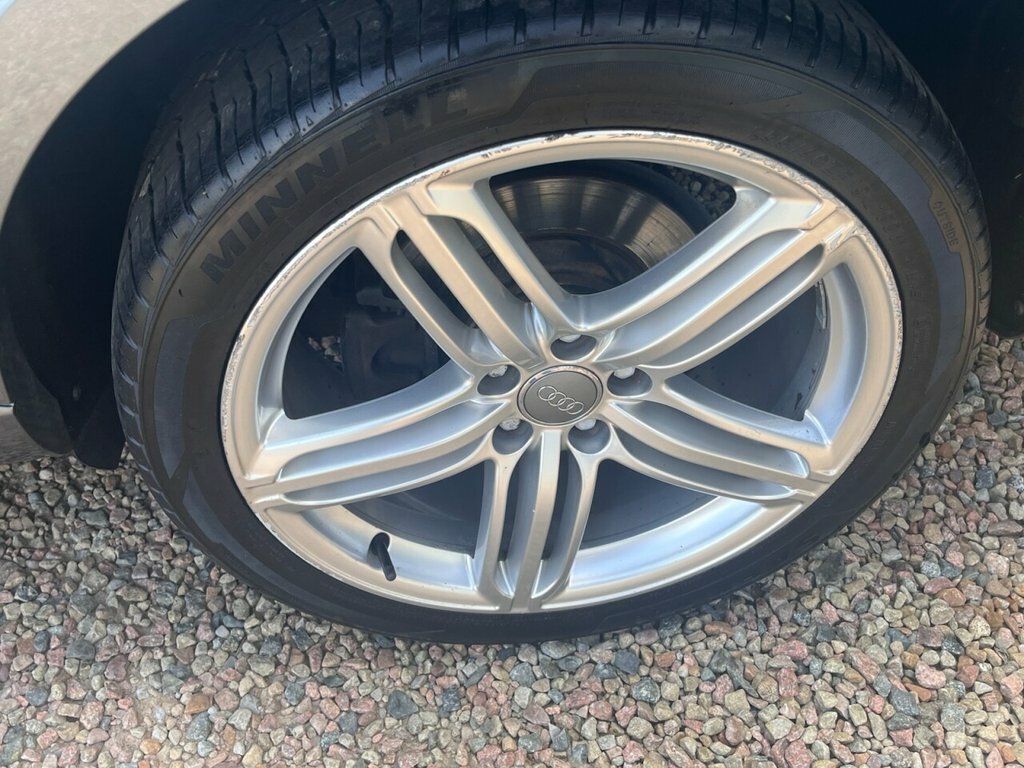 Audi Q3 2L S Line Plus FY65TJU Grey #4