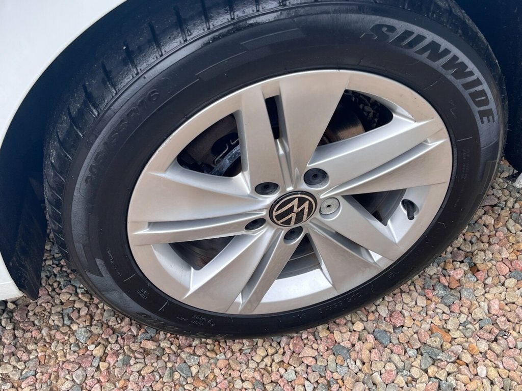 Volkswagen Golf 1L Life White #3