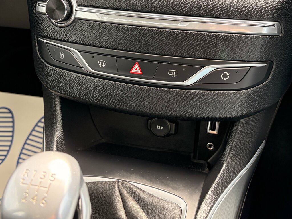 Peugeot 308 SW 2015 1.6 Blue Hdi Sw Active,2015,88mpg,bluetooth.d Red #23