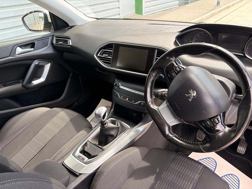 Peugeot 308 SW 2015 1.6 Blue Hdi Sw Active,2015,88mpg,bluetooth.d Red #17