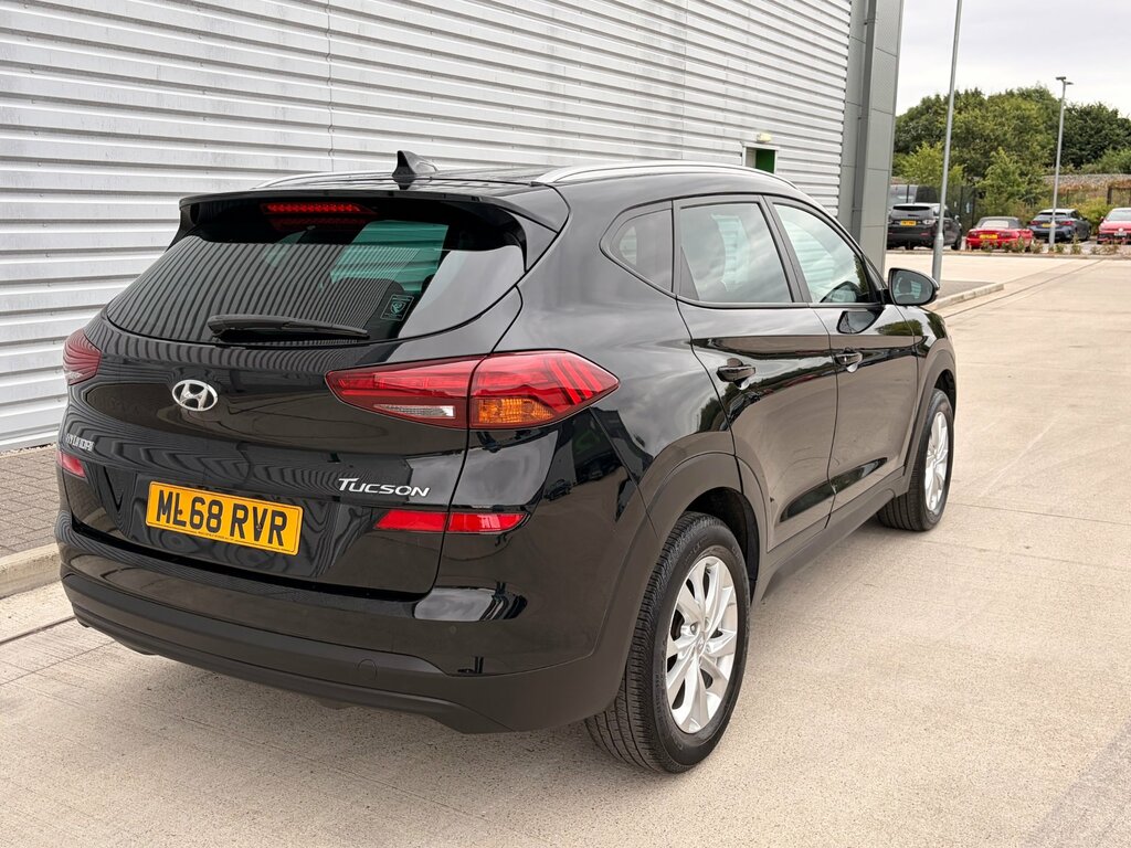 Hyundai Tucson 1.6 Gdi Blue Drive Se Nav Suv Eu ML68RVR Black #6