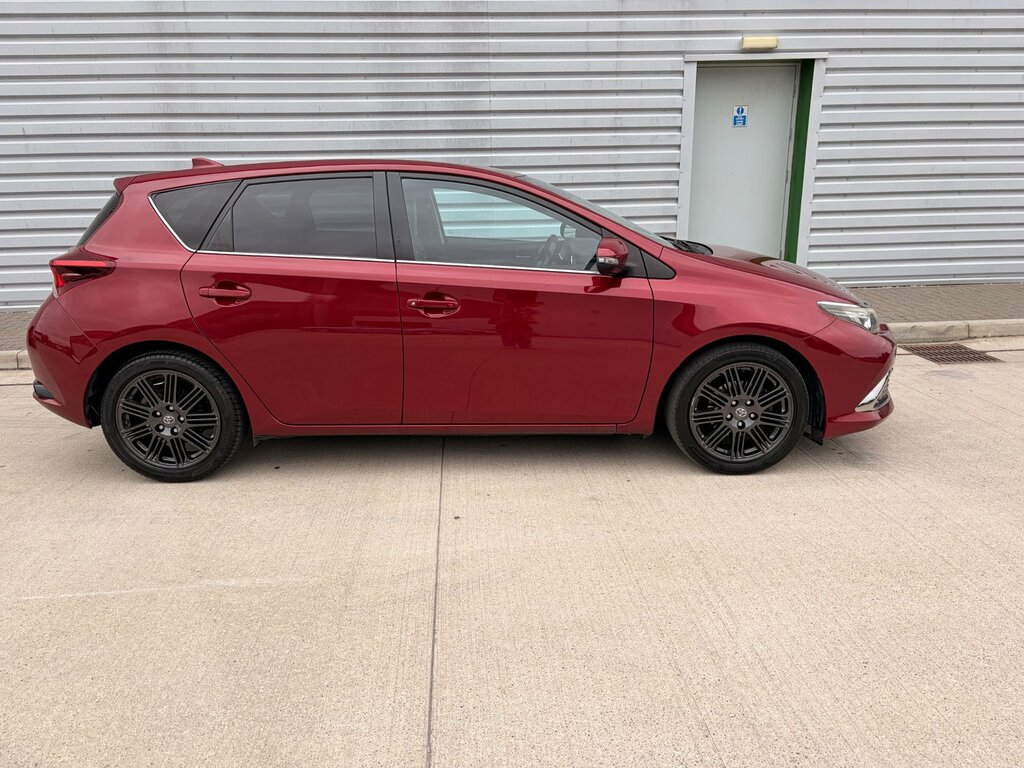 Toyota Auris 1.2 Vvt-i Excel Hatchback Euro 6 SK17HMA Red #2