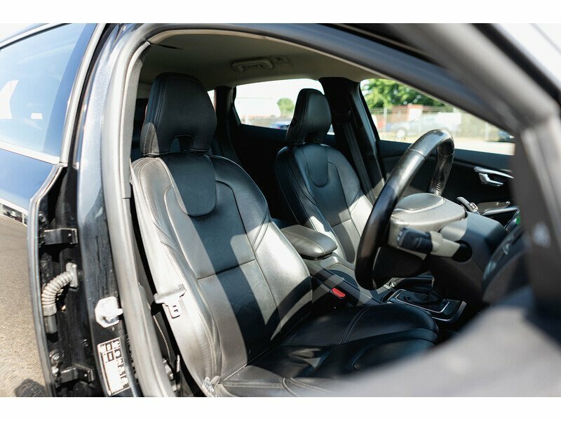 Volvo V40 D3 Se Lux Nav - 2014 14 Black #2