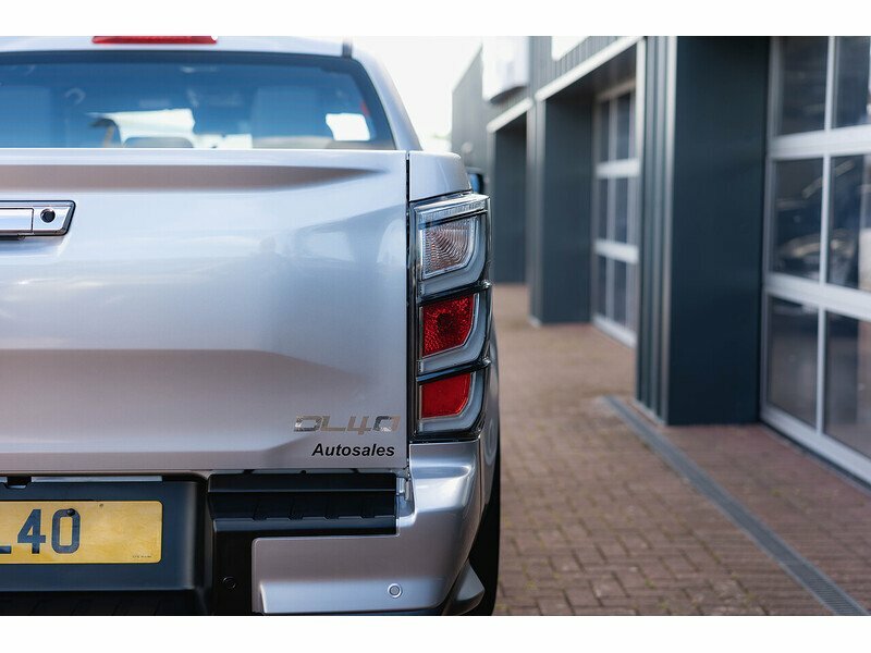 Isuzu D-Max V-cross Dcb N89 #13