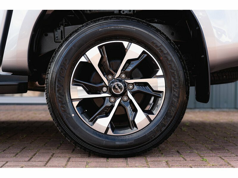 Isuzu D-Max V-cross Dcb N89 #17