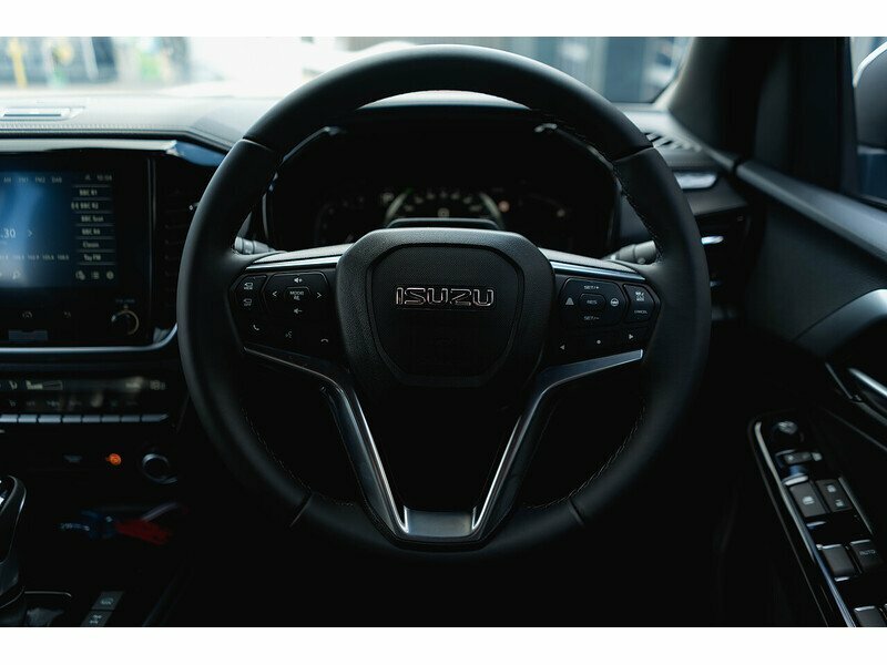 Isuzu D-Max V-cross Dcb N89 #28