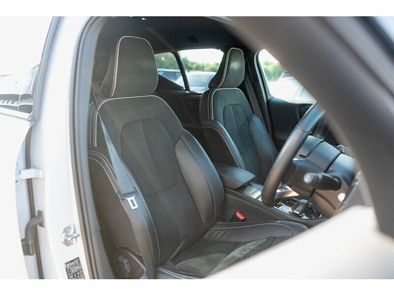 Volvo XC40 B4 Mhev R-design Silver #2