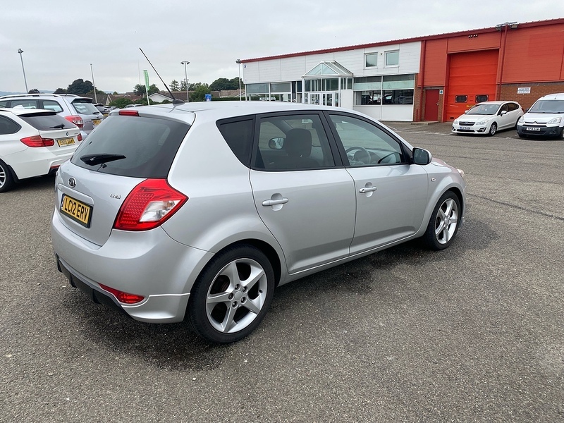 Kia Ceed Crdi 3 Silver #4