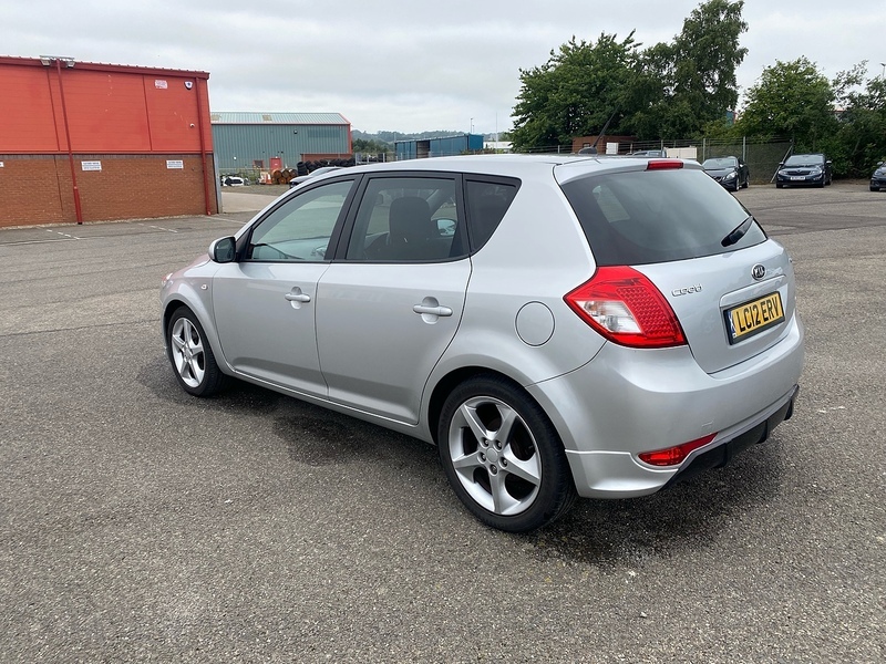 Kia Ceed Crdi 3 Silver #2