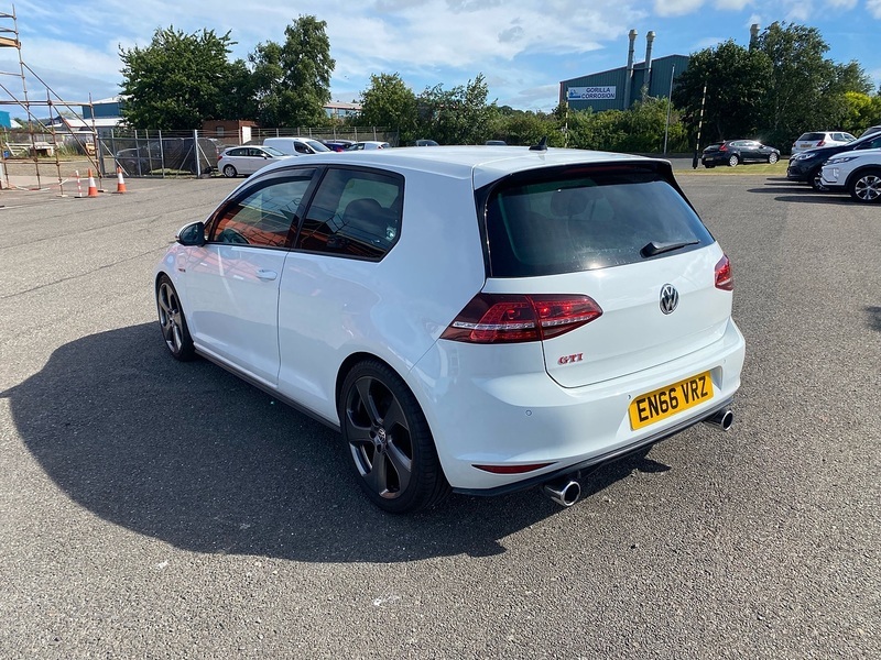 Volkswagen Golf Tsi Bluemotion Tech Gti Performance White #3