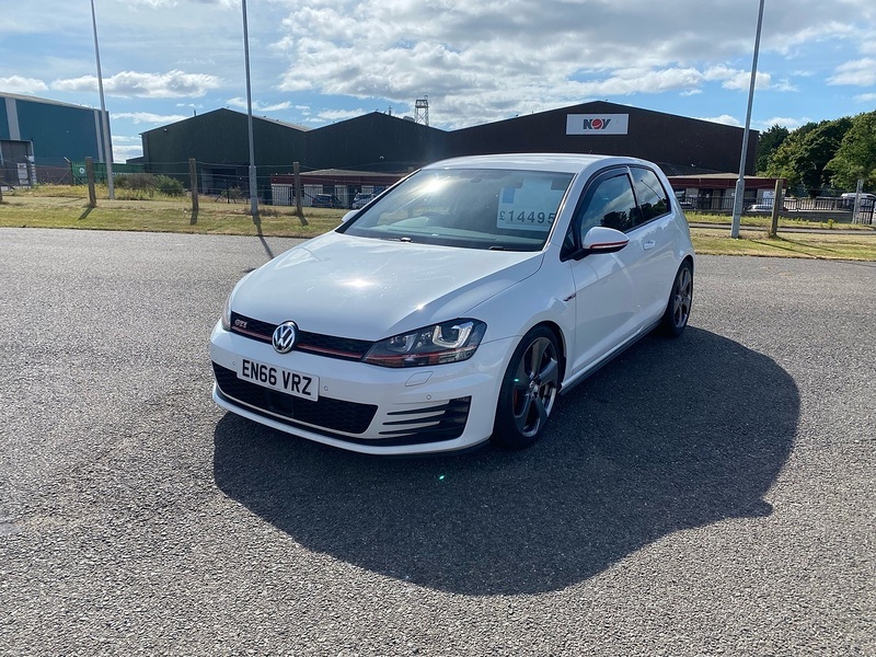 Volkswagen Golf Tsi Bluemotion Tech Gti Performance White