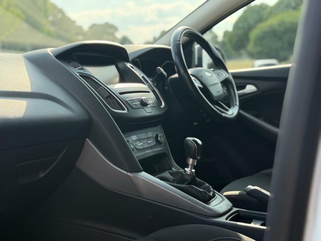 Ford Focus Zetec White #5
