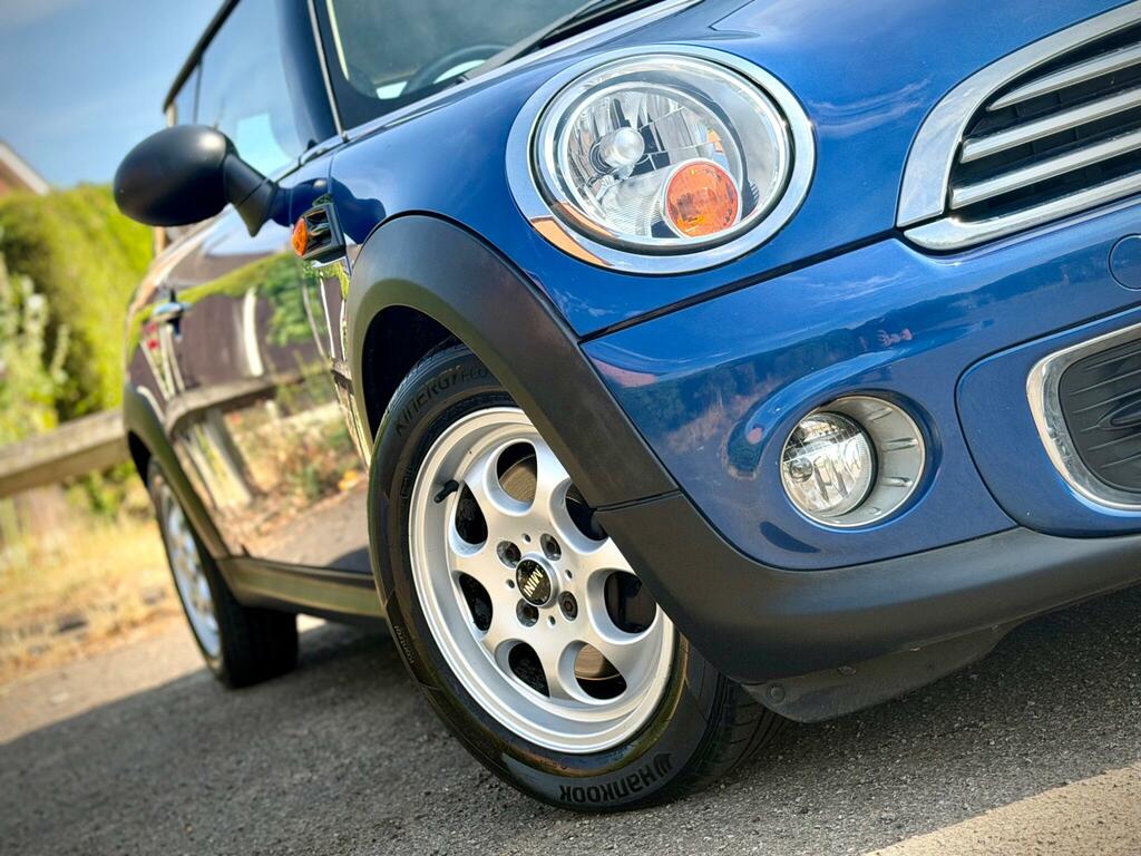 Mini Hatch 1.6. White. Sporty Little Car White #25