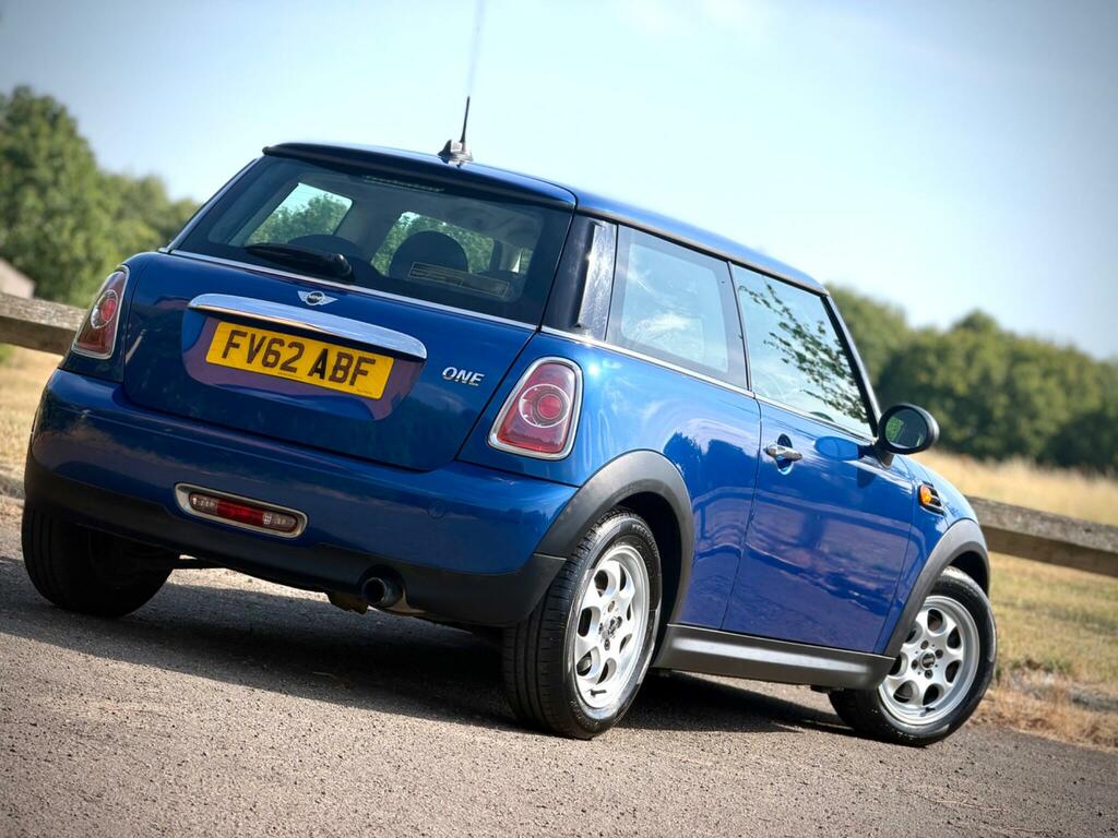 Mini Hatch 1.6. White. Sporty Little Car White #21