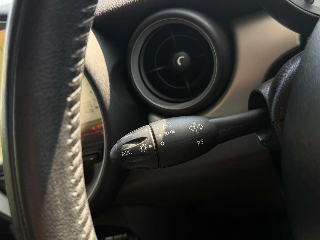 Mini Hatch 1.6. White. Sporty Little Car White #12