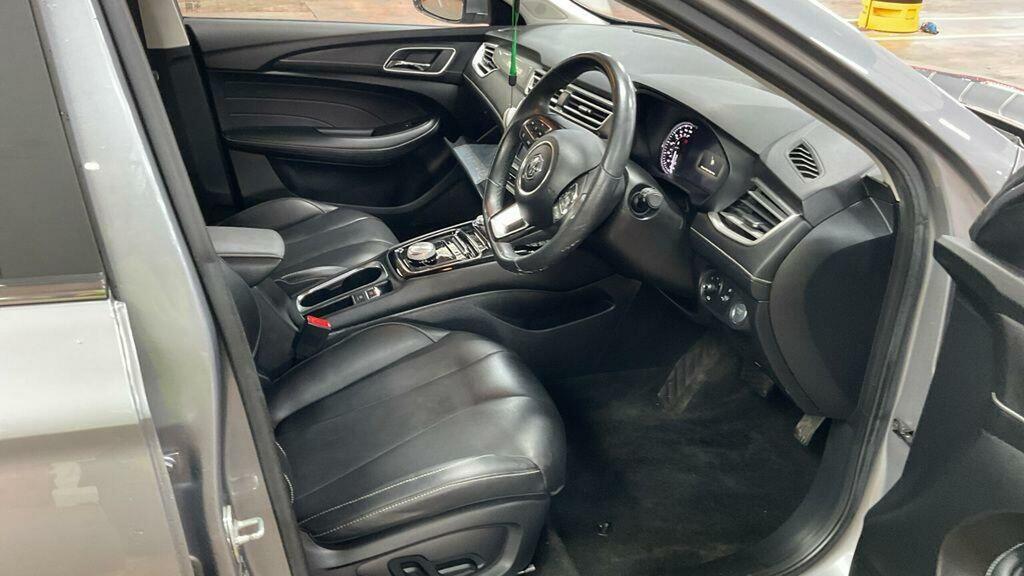 MG MG5 Estate Silver #4