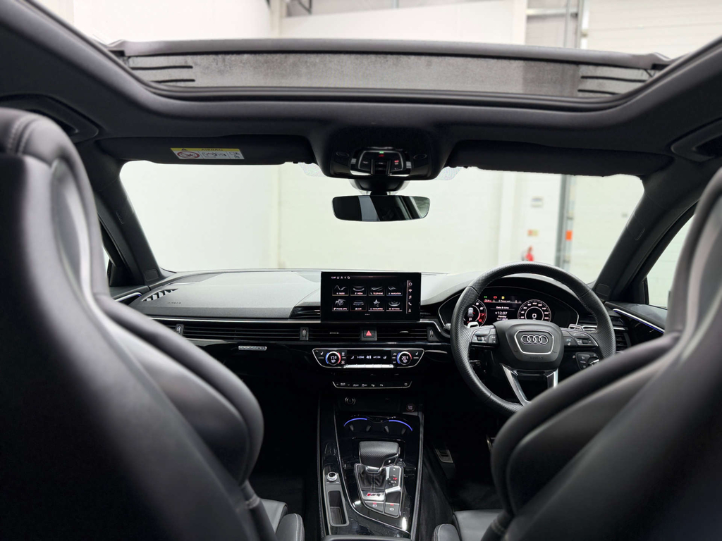 Audi RS4 Carbon Black Black #16