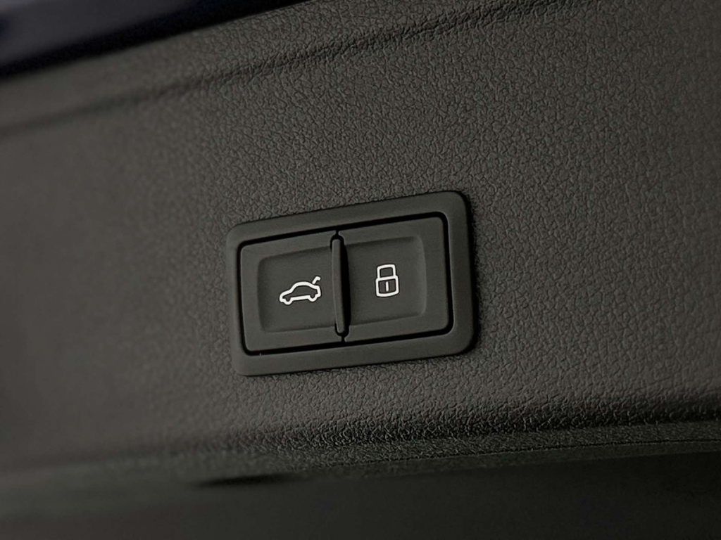 Audi RS4 Carbon Black Black #25