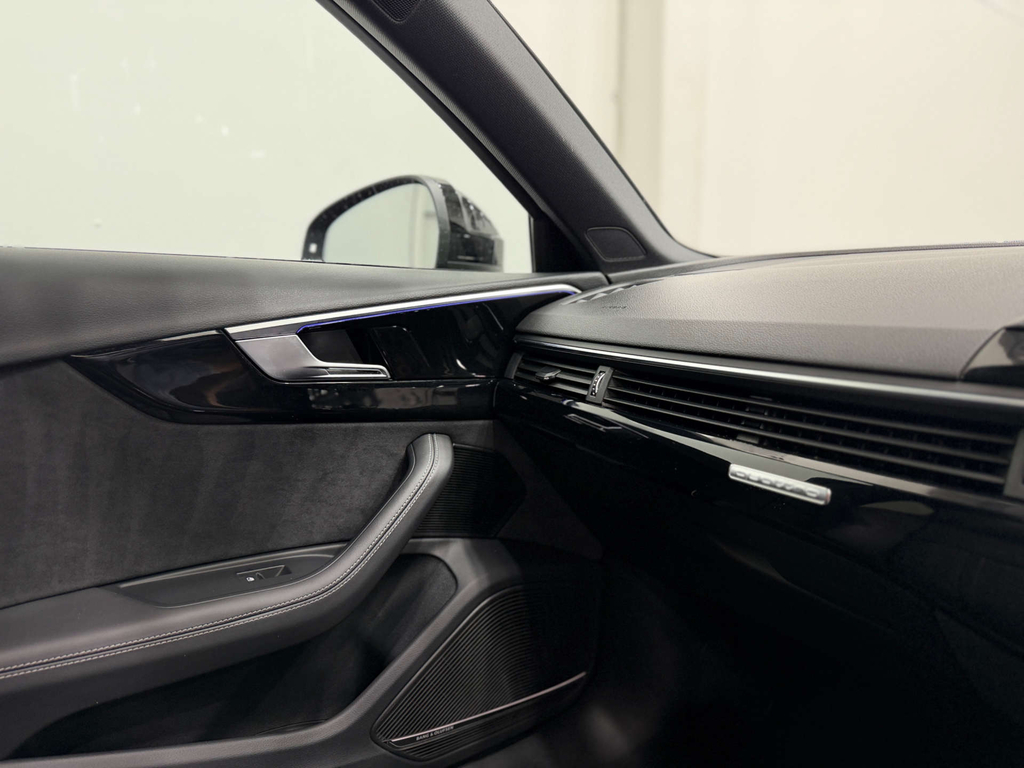 Audi RS4 Carbon Black Black #32