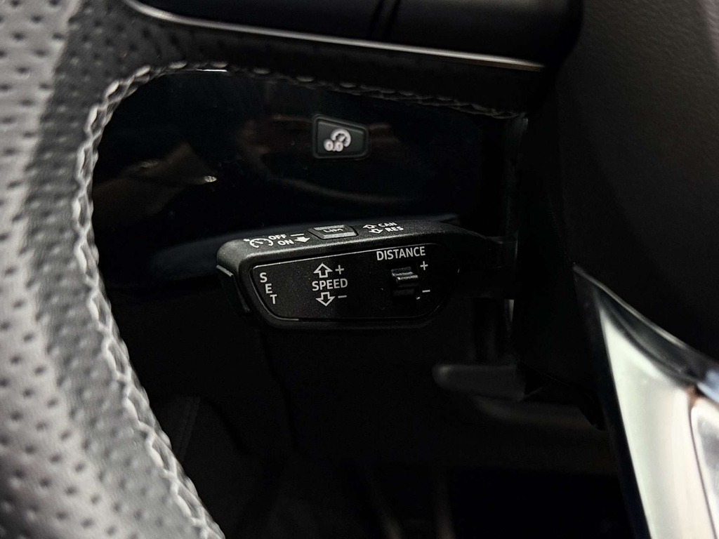 Audi RS4 Carbon Black Black #36