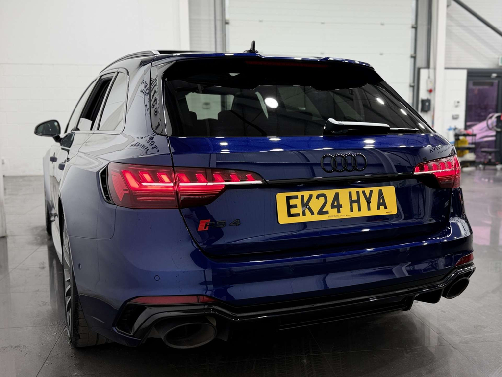 Audi RS4 Carbon Black Black #8