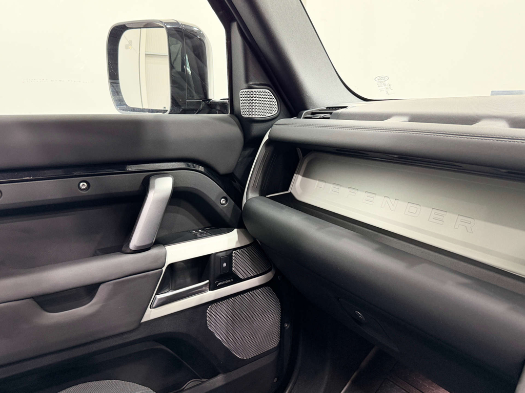 Land Rover Defender D300 Mhev X-dynamic Hse White #25