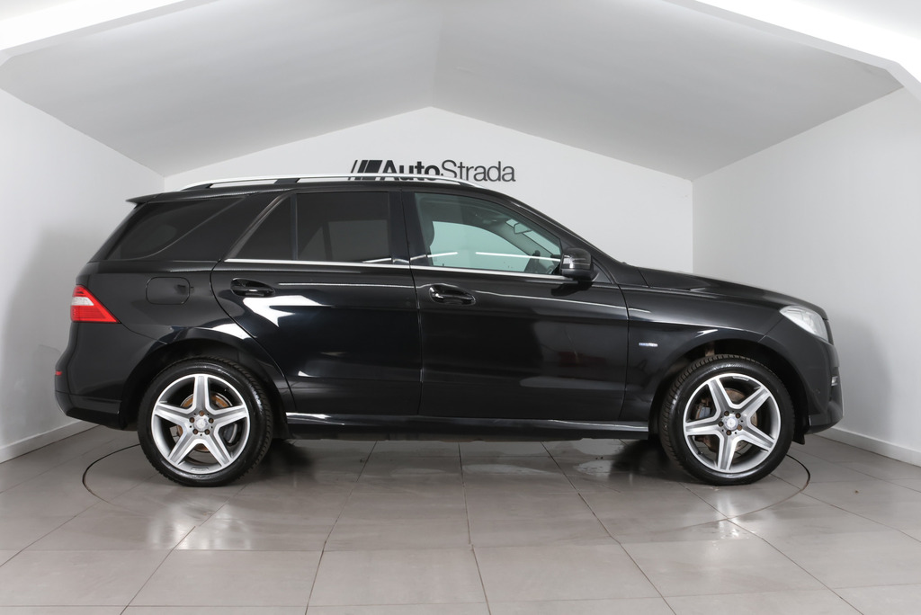 Mercedes-Benz M Class 350 Black #4