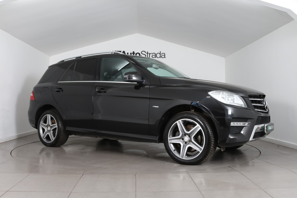 Mercedes-Benz M Class 350 Black #3