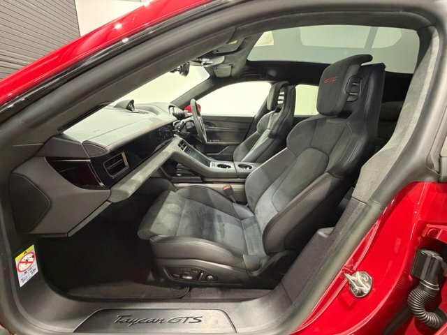 Porsche Taycan Plus 93.4Kwh Gts Sport Red #2