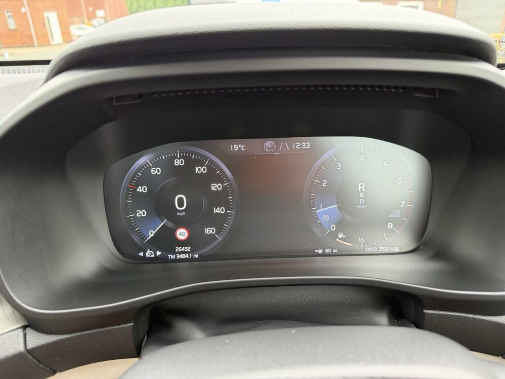 Volvo XC40 D4 R-design Pro Awd White #32