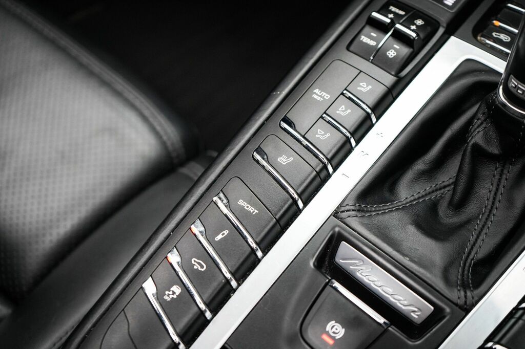 Porsche Macan Turbo Pdk White #45