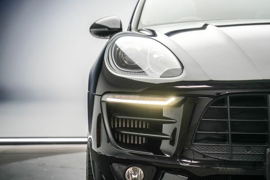 Porsche Macan Turbo Pdk White #12