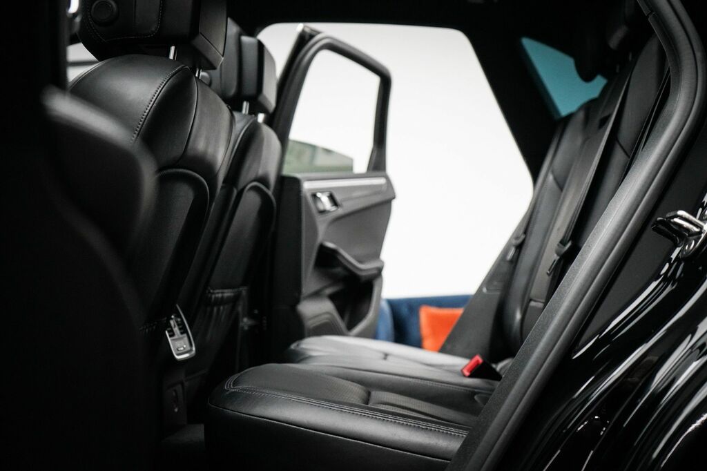 Porsche Macan Turbo Pdk White #36