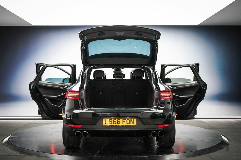 Porsche Macan Turbo Pdk White #29