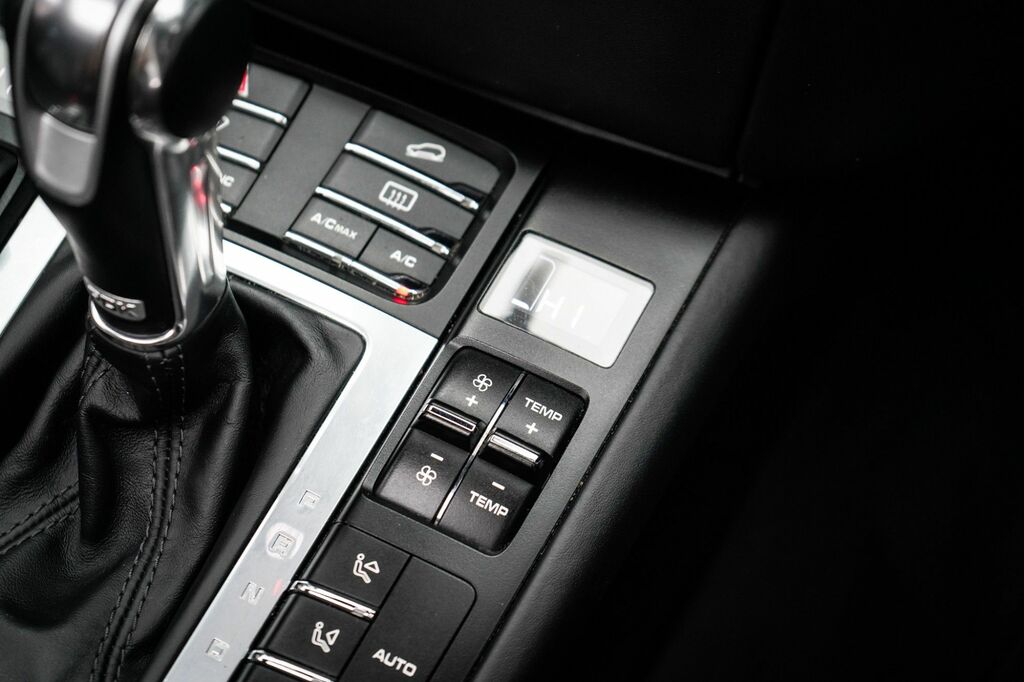 Porsche Macan Turbo Pdk White #47