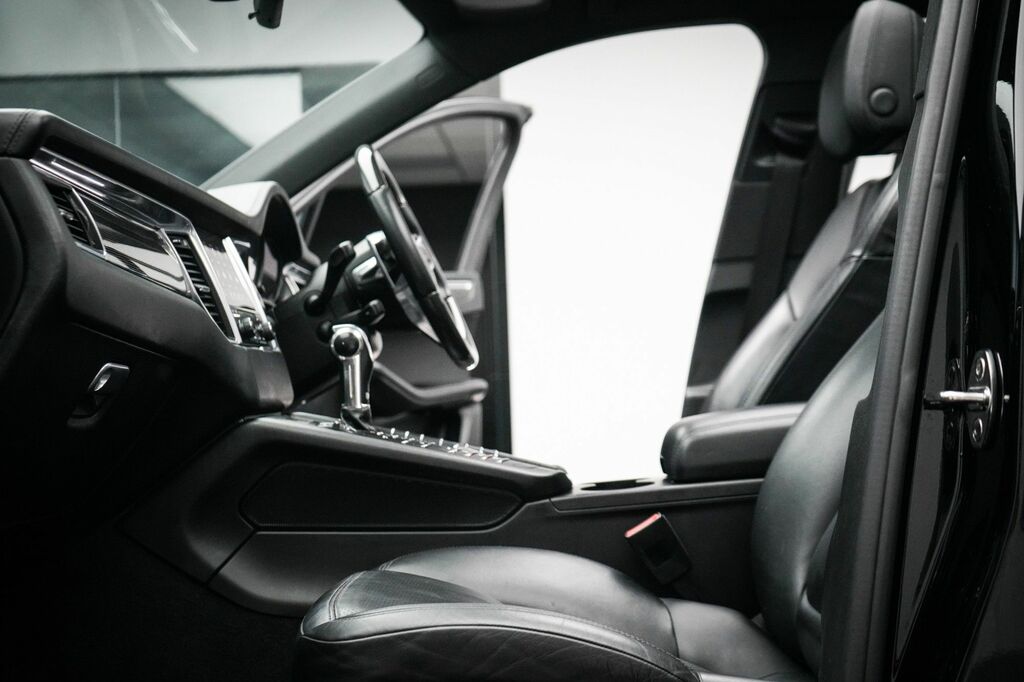 Porsche Macan Turbo Pdk White #35