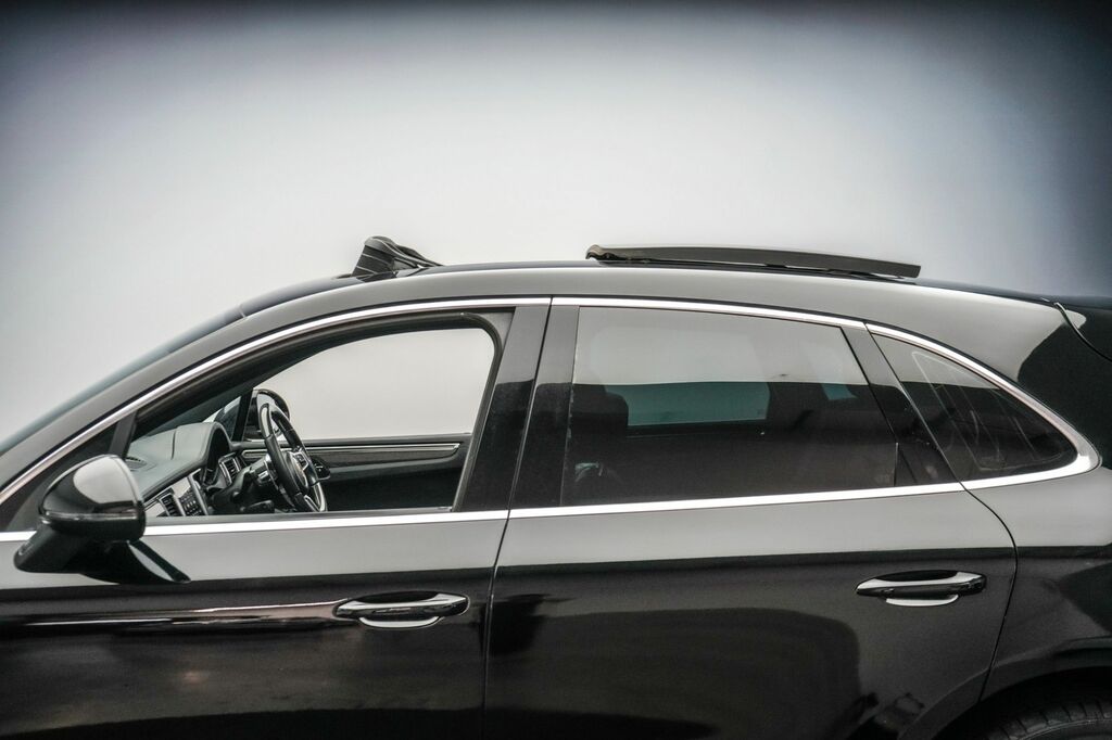 Porsche Macan Turbo Pdk White #20